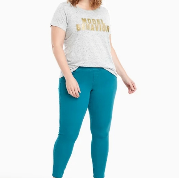 Torrid Model Behavior Tee - Picture 3 of 7